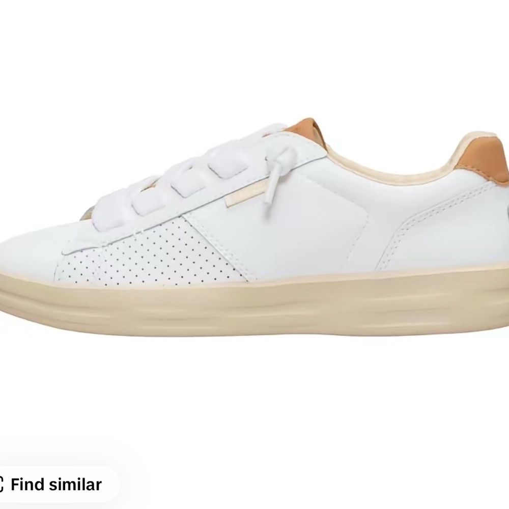 Women's size 7 hey dude shoes brand new with tag